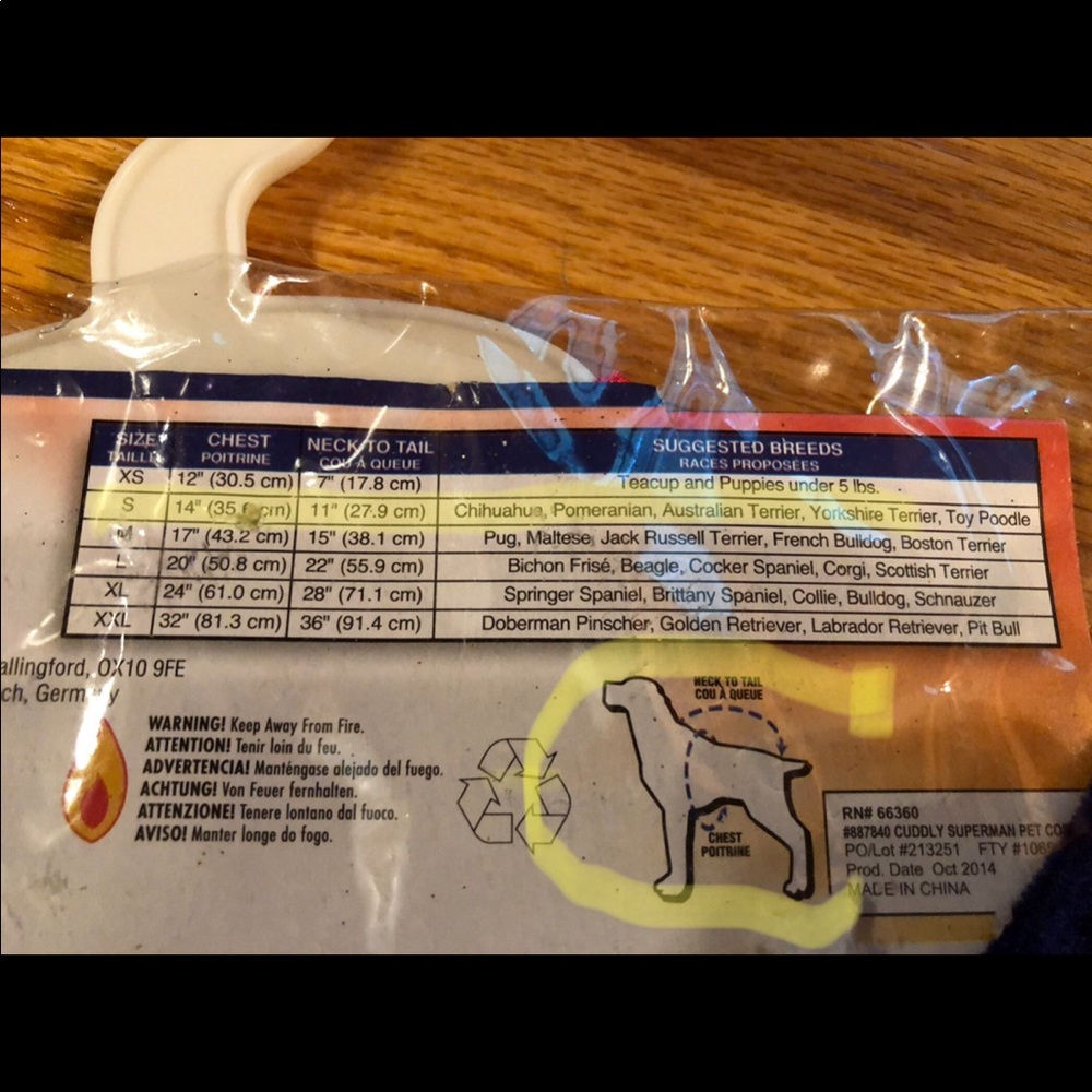 Dog Superman Costume Size Small NWT - Picture 3 of 4